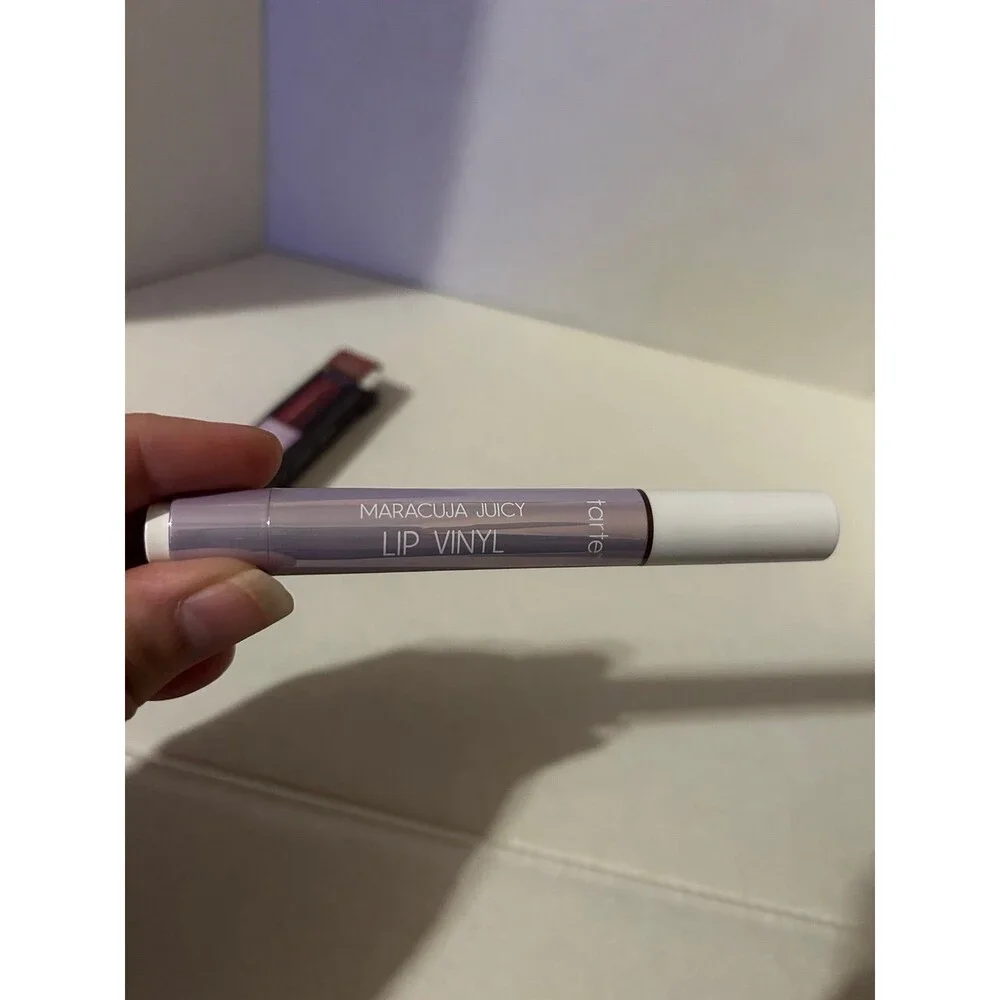 Tarte Maracuja Juicy Lip Vinyl in Shimmering Cranberry 2.7 g/0.095 oz